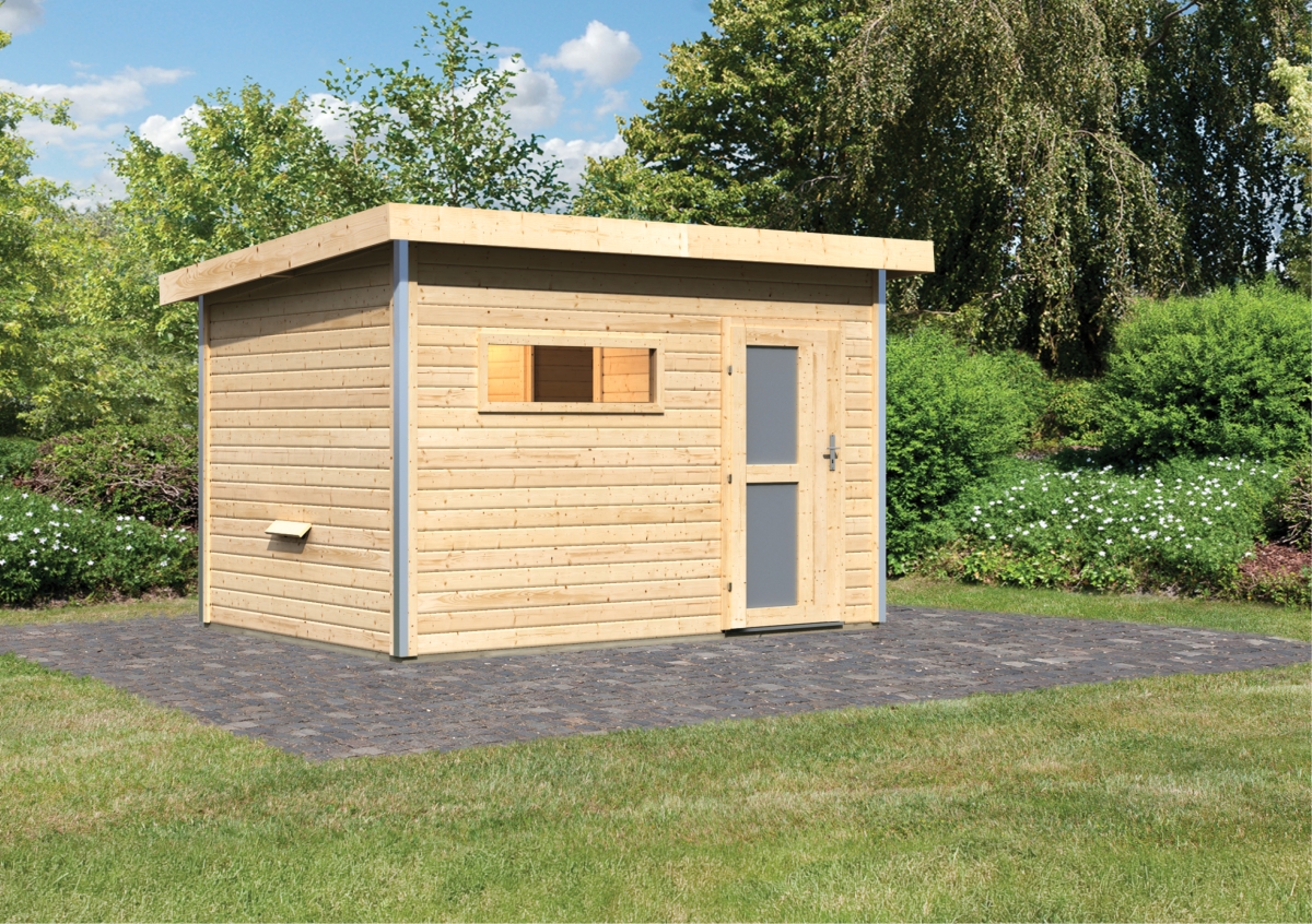 Karibu Saunahaus Skrollan 2 mit Vorraum als Gartensauna aus Massivholz im Garten mit Glasfront