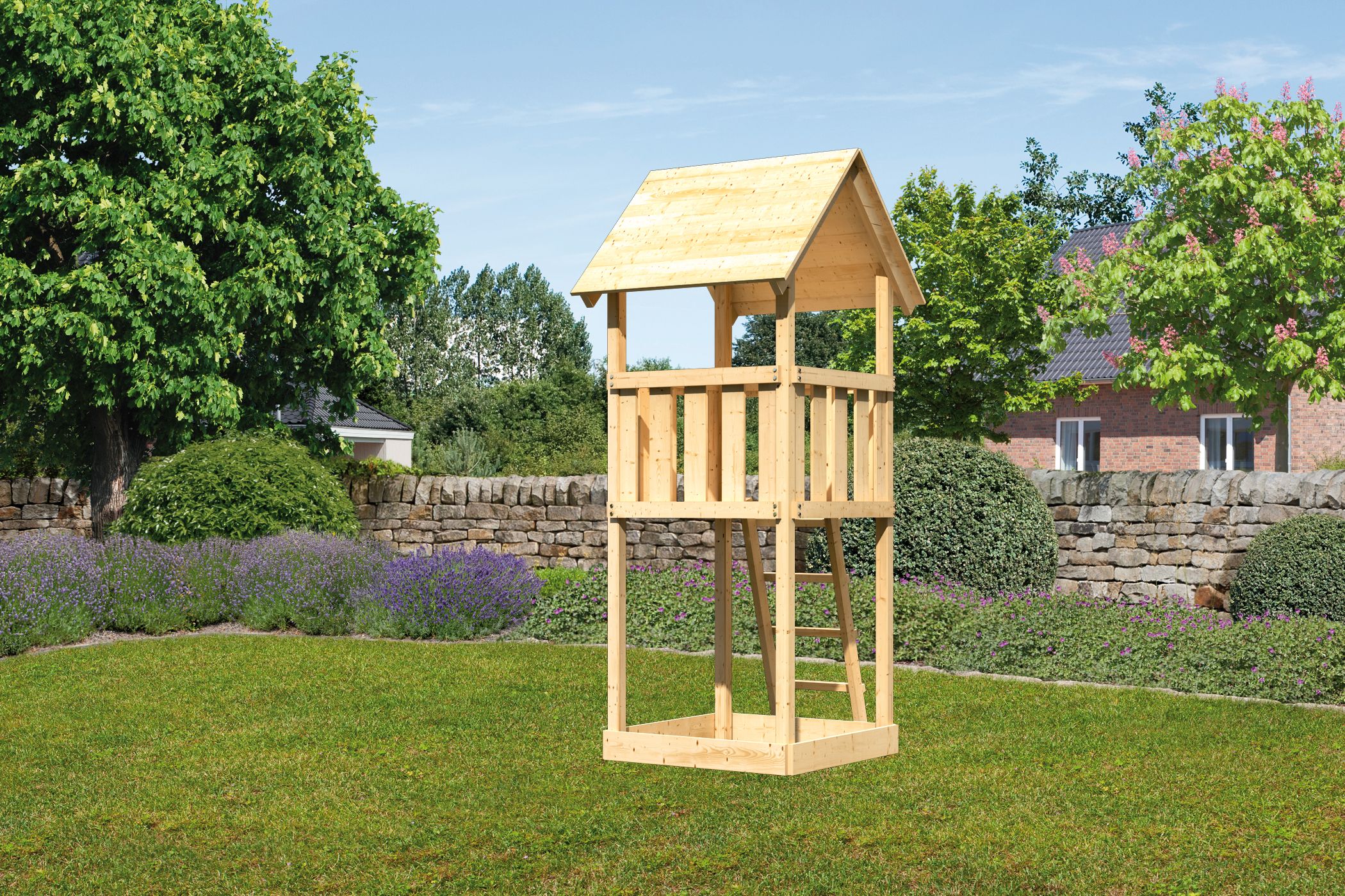 Karibu Spielturm Lotti aus Holz, im Garten aufgebaut