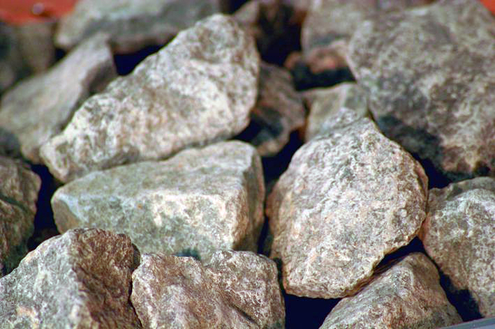 Massivholz-Bauweise der Karibu Sauna aus 38 mm Wandstärke mit doppelter Nut-und-Feder-Verbindung