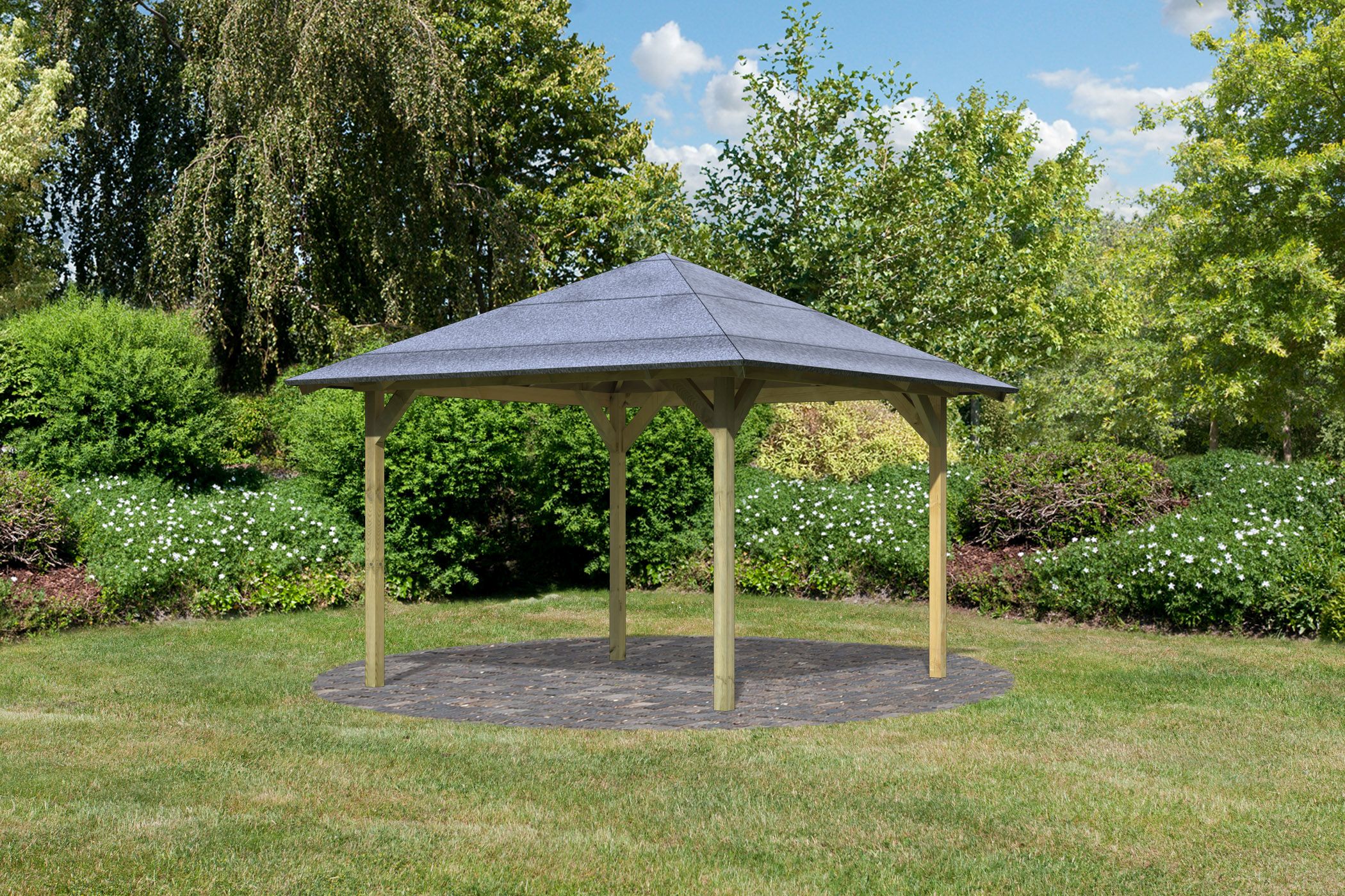 Außenansicht des Karibu Pavillon Cordoba aus KDI-Massivholz mit Walmdach im Garten aufgebaut