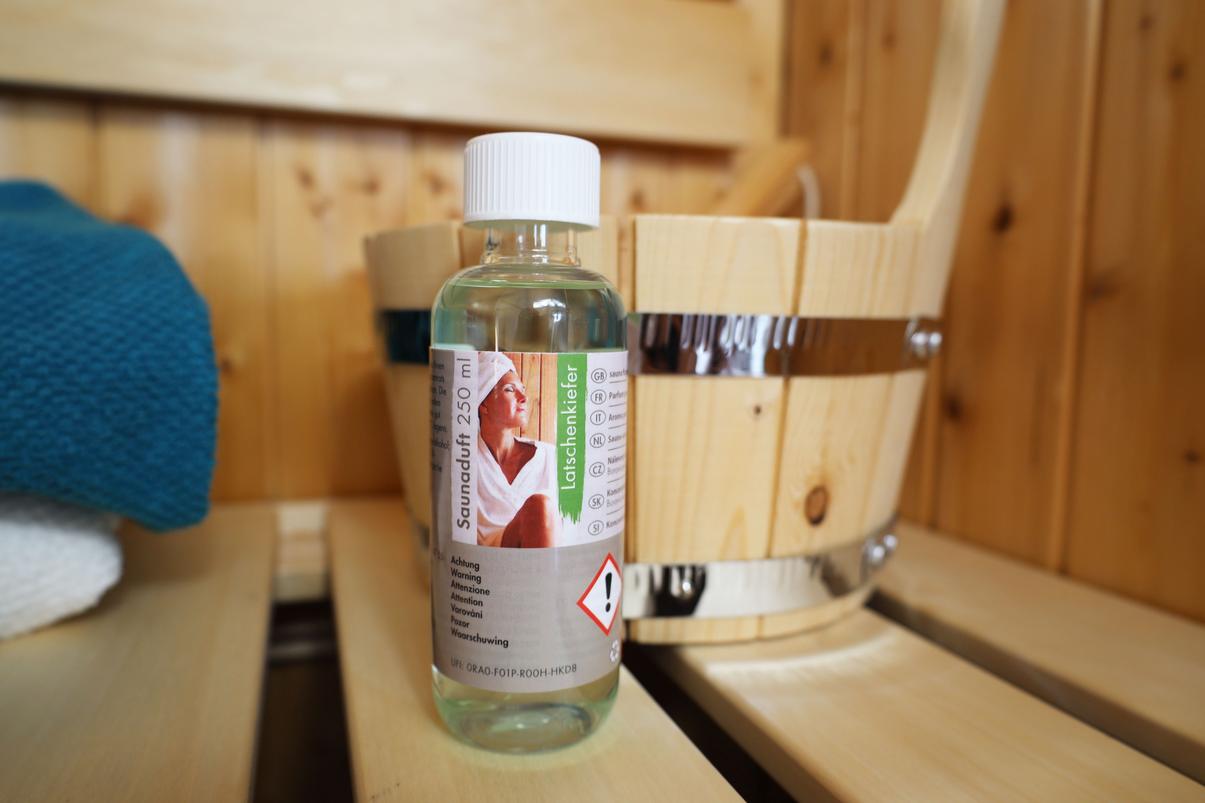 Karibu Saunaduft Latschenkiefer 250ml / Lagerabverkauf aus Holz, im Garten aufgebaut