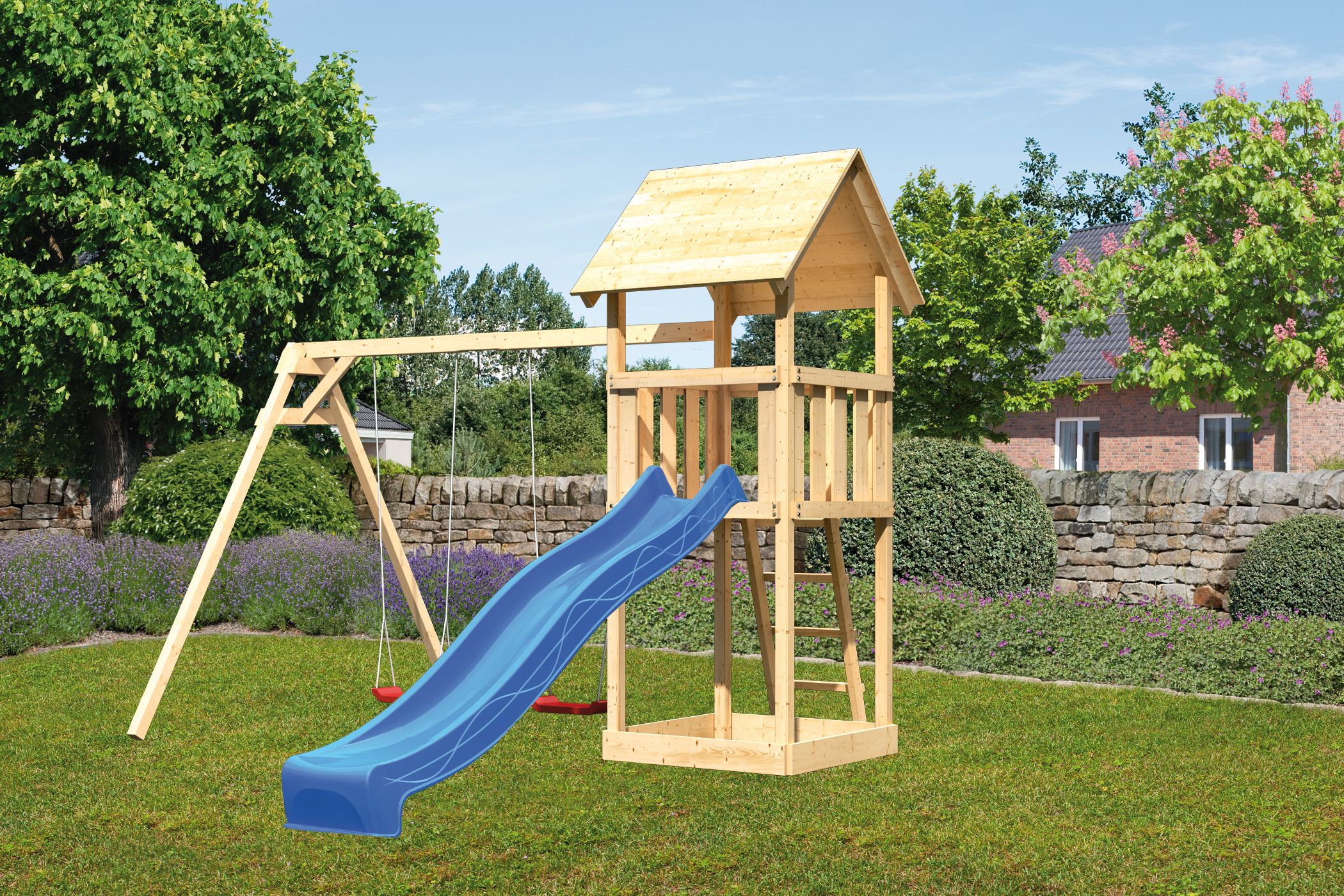 Karibu Spielturm Lotti aus Holz, im Garten aufgebaut