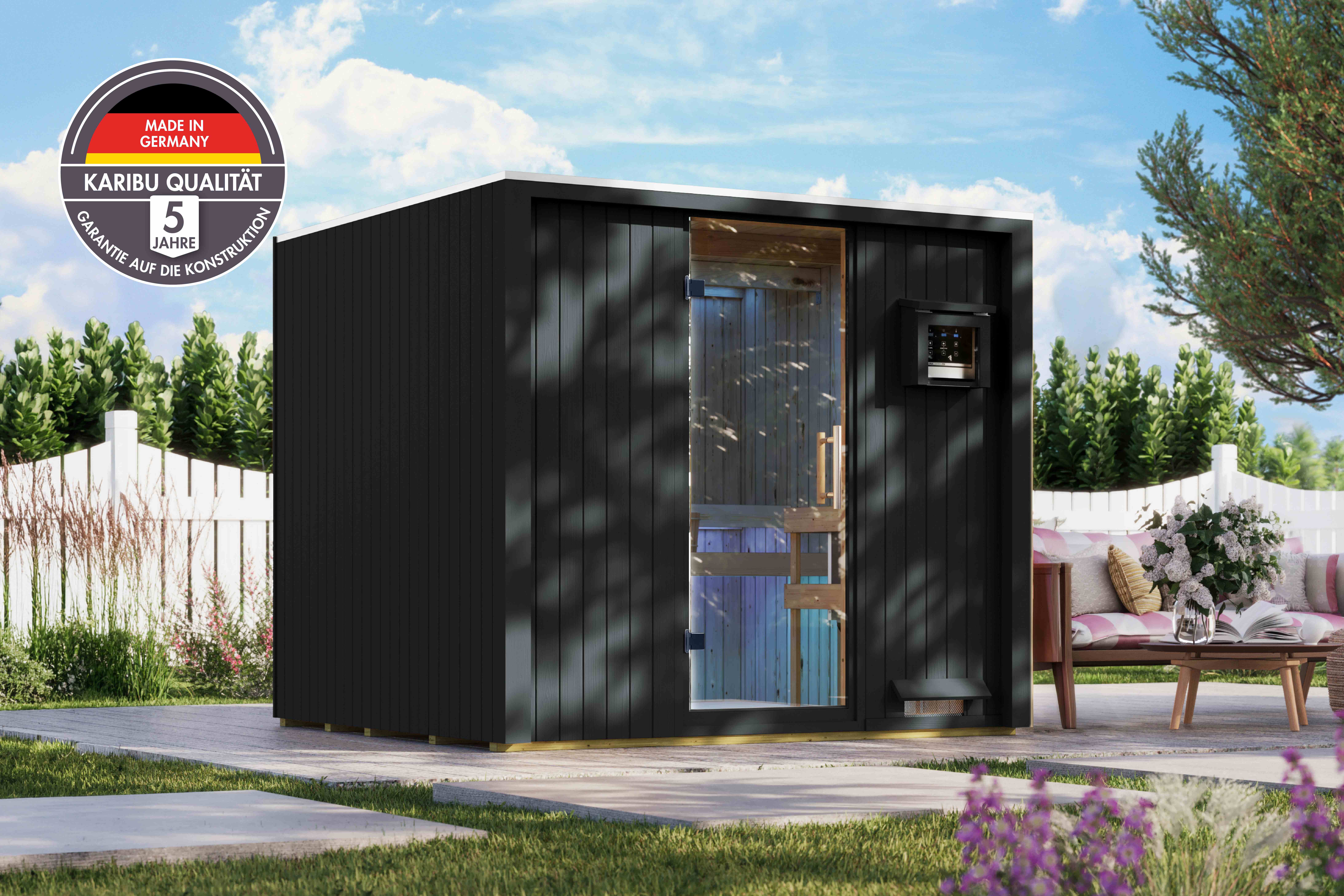 Karibu Saunahaus Ventura als stimmungsvoller Wellnessbereich im Garten aufgebaut
