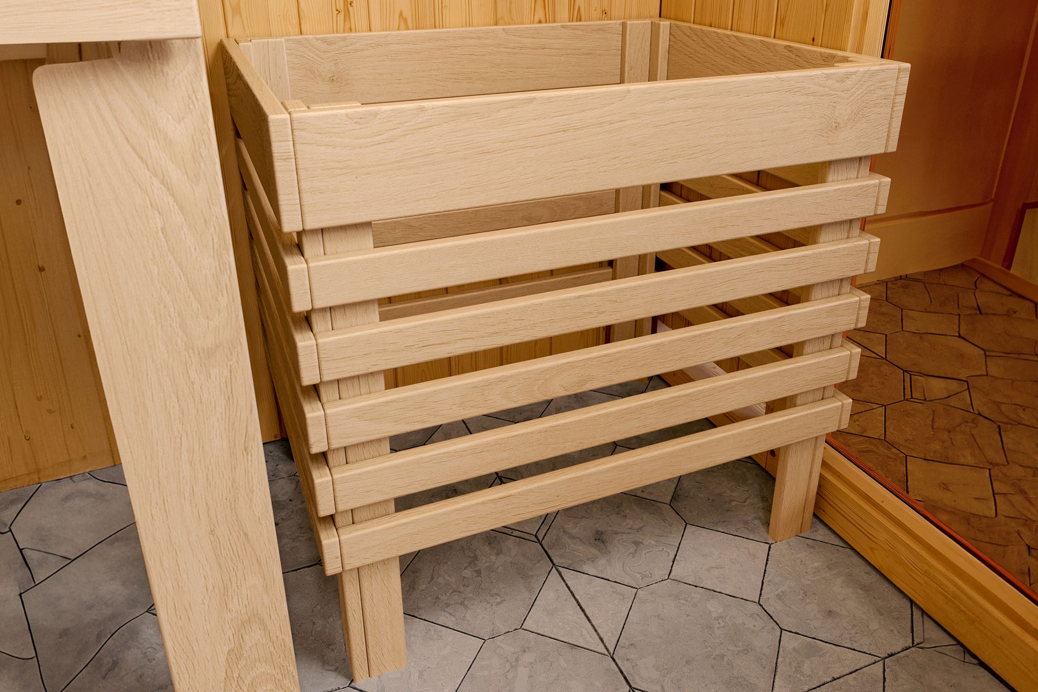 Karibu Ofenschutz Superior aus Holz, im Garten aufgebaut